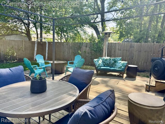 311 W Brockton Avenue, Madison Heights, MI 48071