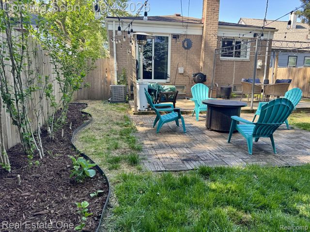 311 W Brockton Avenue, Madison Heights, MI 48071