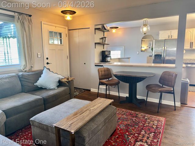 311 W Brockton Avenue, Madison Heights, MI 48071