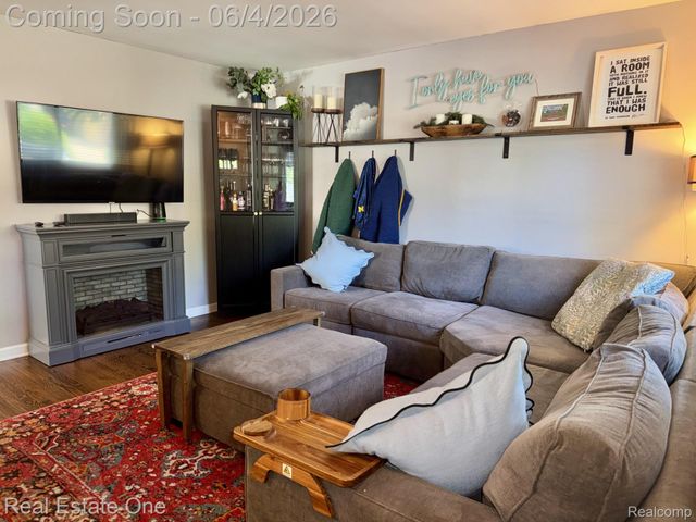 311 W Brockton Avenue, Madison Heights, MI 48071