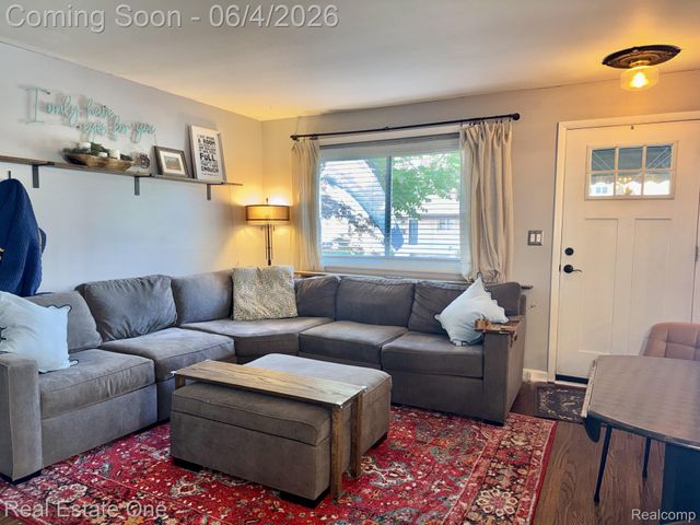 311 W Brockton Avenue, Madison Heights, MI 48071