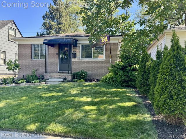 311 W Brockton Avenue, Madison Heights, MI 48071
