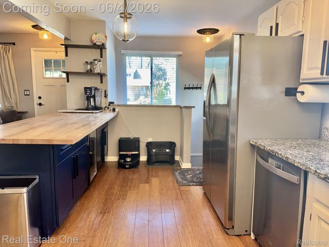 311 W Brockton Avenue, Madison Heights, MI 48071