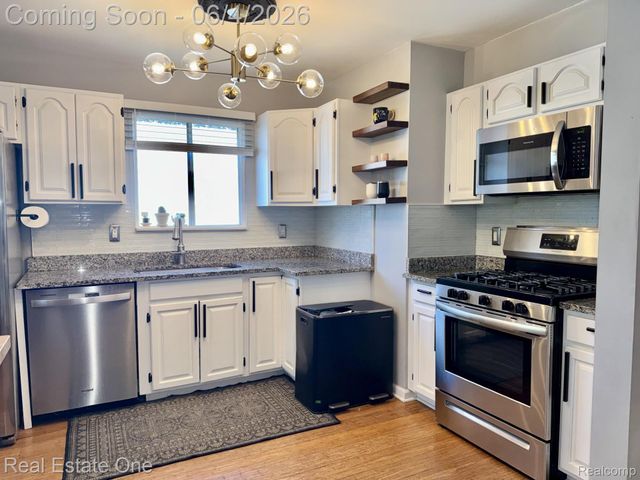 311 W Brockton Avenue, Madison Heights, MI 48071
