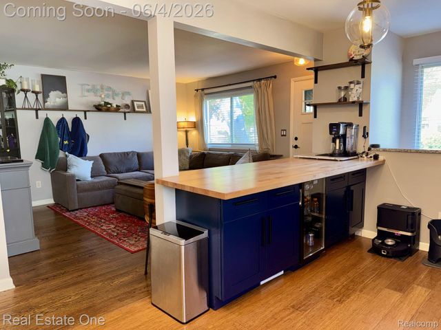 311 W Brockton Avenue, Madison Heights, MI 48071