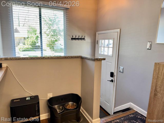 311 W Brockton Avenue, Madison Heights, MI 48071