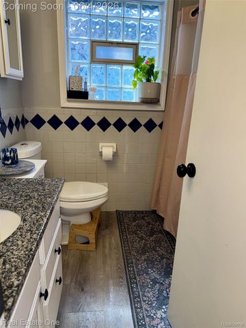 311 W Brockton Avenue, Madison Heights, MI 48071