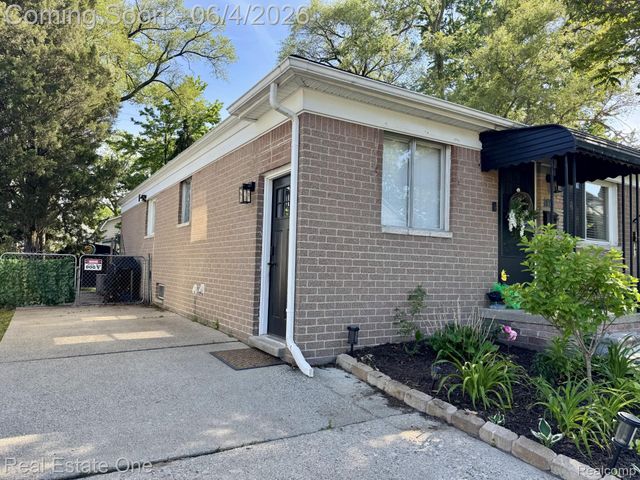 311 W Brockton Avenue, Madison Heights, MI 48071