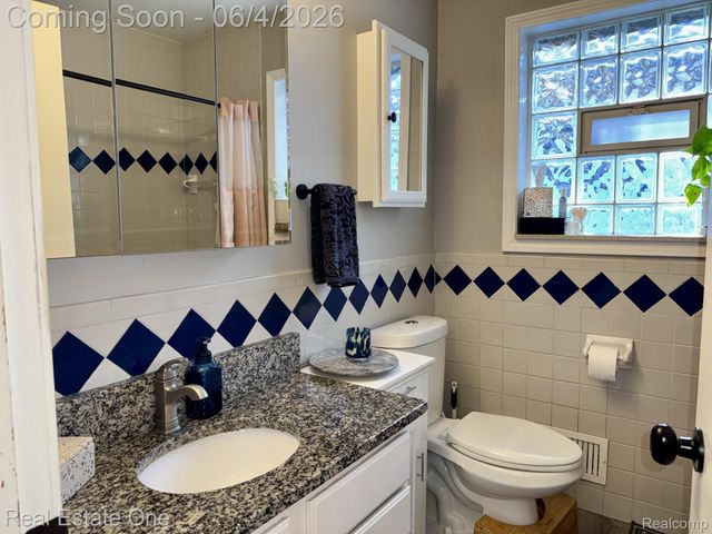 311 W Brockton Avenue, Madison Heights, MI 48071
