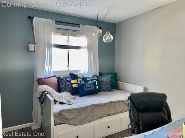 311 W Brockton Avenue, Madison Heights, MI 48071