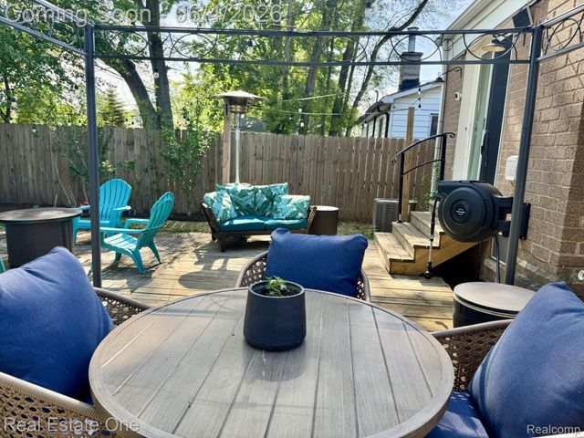 311 W Brockton Avenue, Madison Heights, MI 48071