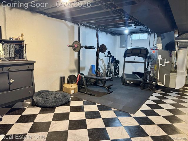 311 W Brockton Avenue, Madison Heights, MI 48071