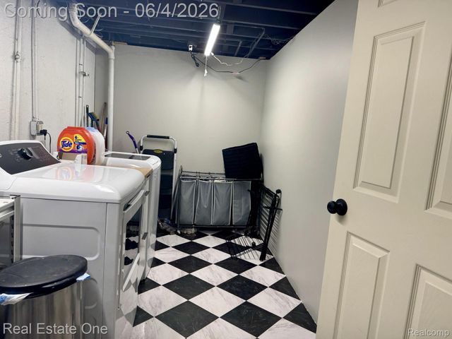 311 W Brockton Avenue, Madison Heights, MI 48071