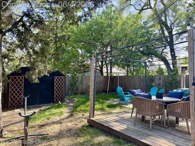311 W Brockton Avenue, Madison Heights, MI 48071
