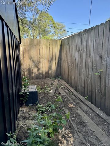 311 W Brockton Avenue, Madison Heights, MI 48071