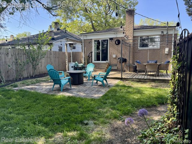 311 W Brockton Avenue, Madison Heights, MI 48071
