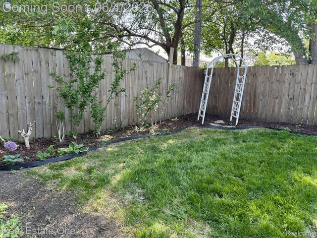 311 W Brockton Avenue, Madison Heights, MI 48071
