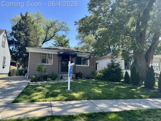 311 W Brockton Avenue, Madison Heights, MI 48071
