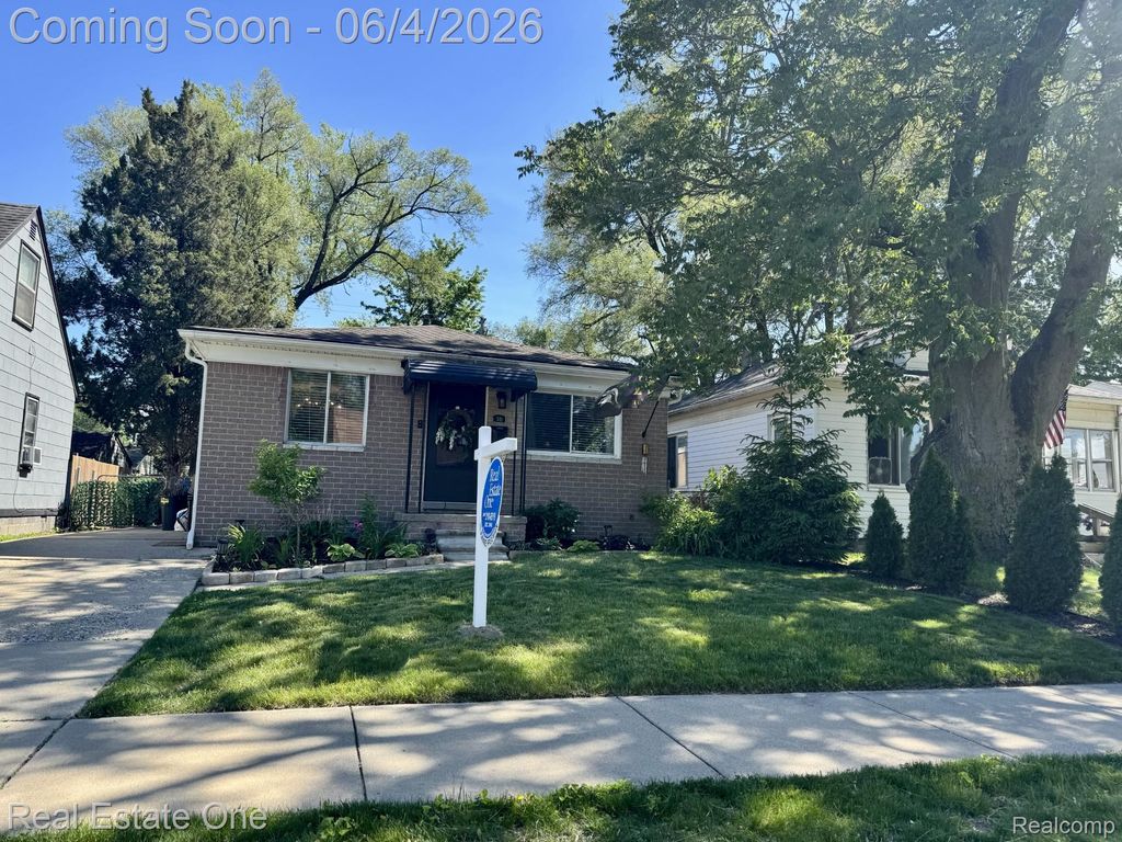 311 W Brockton Avenue, Madison Heights, MI 48071