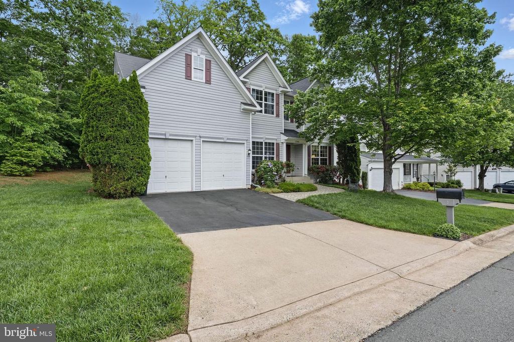 5280 GUNSTON HALL DR, Woodbridge, VA 22193