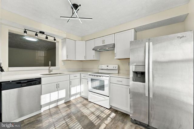 8 VICTORIA MANOR CT, Sicklerville, NJ 08081