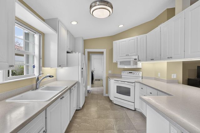 8269 Saint Johns Court, Wellington, FL 33414