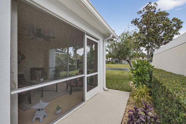 8269 Saint Johns Court, Wellington, FL 33414