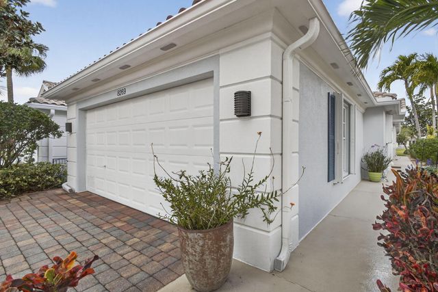 8269 Saint Johns Court, Wellington, FL 33414