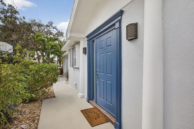 8269 Saint Johns Court, Wellington, FL 33414