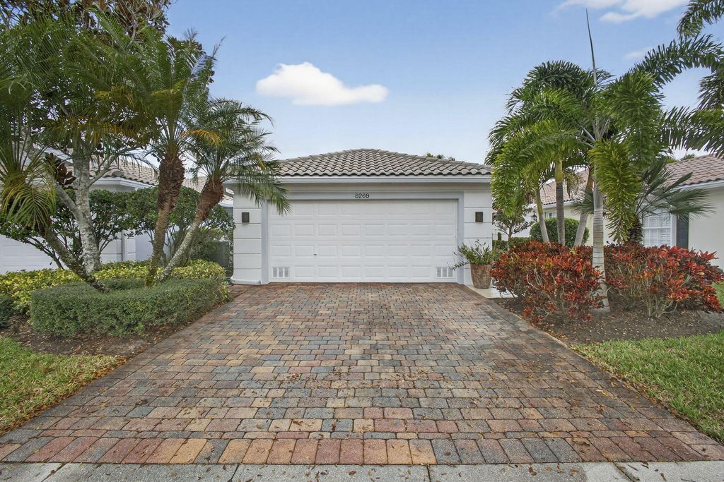 8269 Saint Johns Court, Wellington, FL 33414