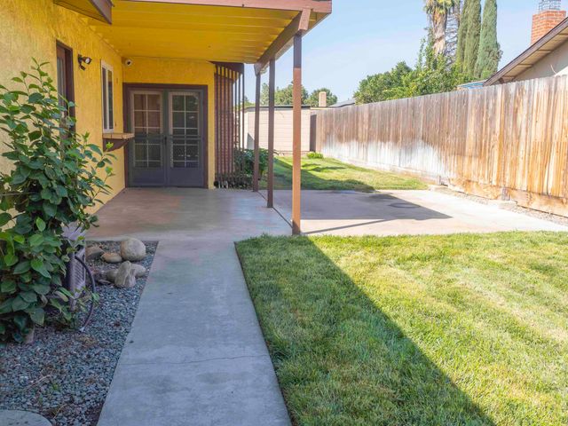 3116 W Beech Avenue, Visalia, CA 93277