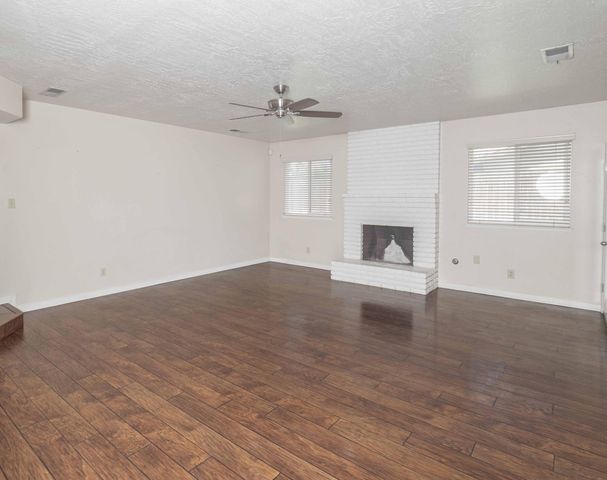 3116 W Beech Avenue, Visalia, CA 93277