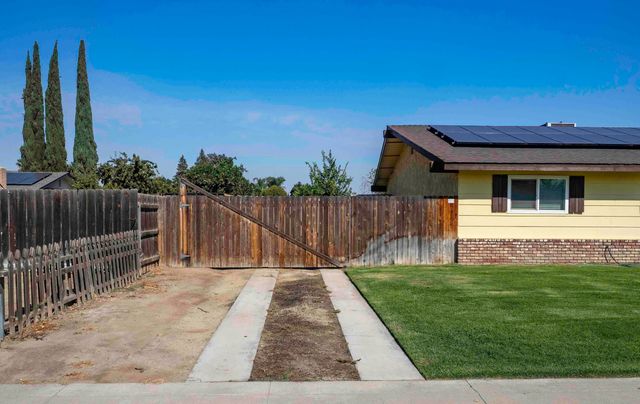 3116 W Beech Avenue, Visalia, CA 93277
