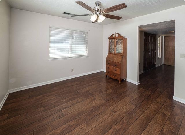 3116 W Beech Avenue, Visalia, CA 93277