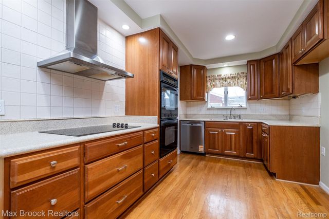 138 S Cranbrook Cross Road, Bloomfield Hills, MI 48301