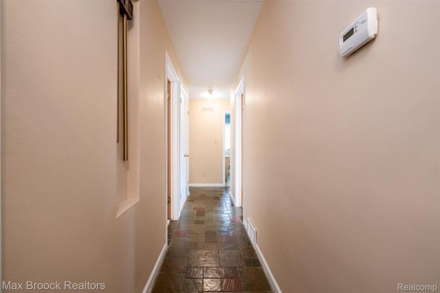 138 S Cranbrook Cross Road, Bloomfield Hills, MI 48301