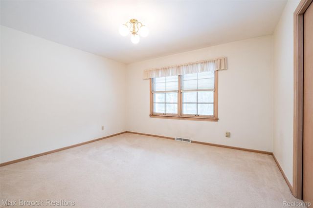 138 S Cranbrook Cross Road, Bloomfield Hills, MI 48301