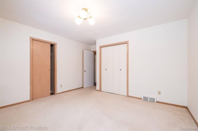 138 S Cranbrook Cross Road, Bloomfield Hills, MI 48301