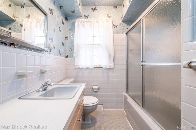 138 S Cranbrook Cross Road, Bloomfield Hills, MI 48301