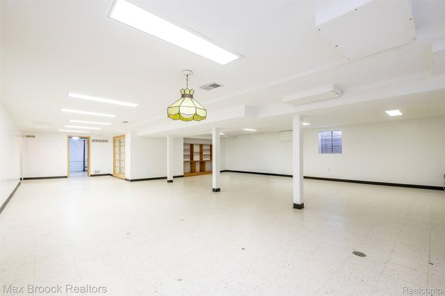 138 S Cranbrook Cross Road, Bloomfield Hills, MI 48301