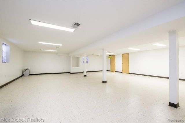 138 S Cranbrook Cross Road, Bloomfield Hills, MI 48301