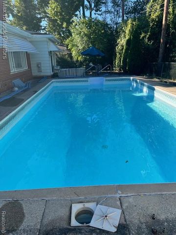 138 S Cranbrook Cross Road, Bloomfield Hills, MI 48301