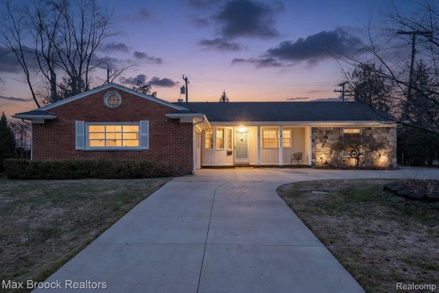 138 S Cranbrook Cross Road, Bloomfield Hills, MI 48301