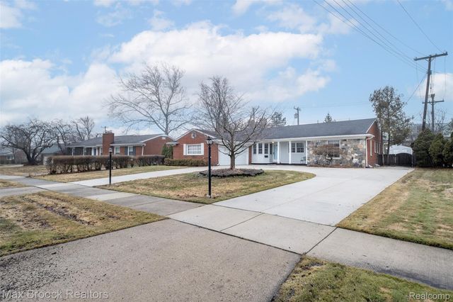 138 S Cranbrook Cross Road, Bloomfield Hills, MI 48301