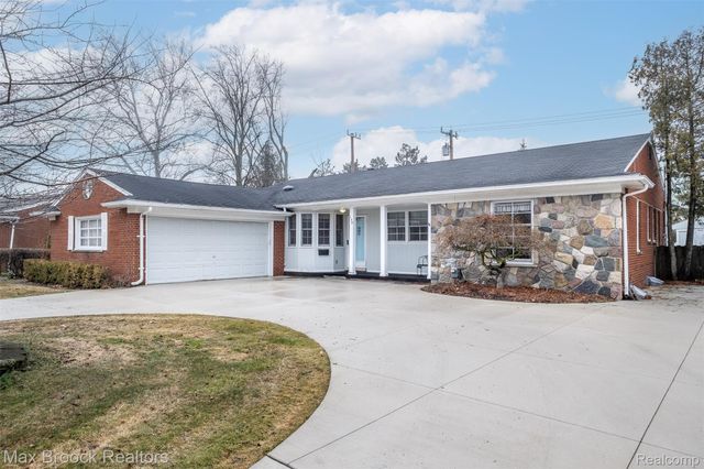 138 S Cranbrook Cross Road, Bloomfield Hills, MI 48301