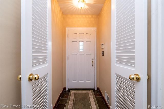 138 S Cranbrook Cross Road, Bloomfield Hills, MI 48301