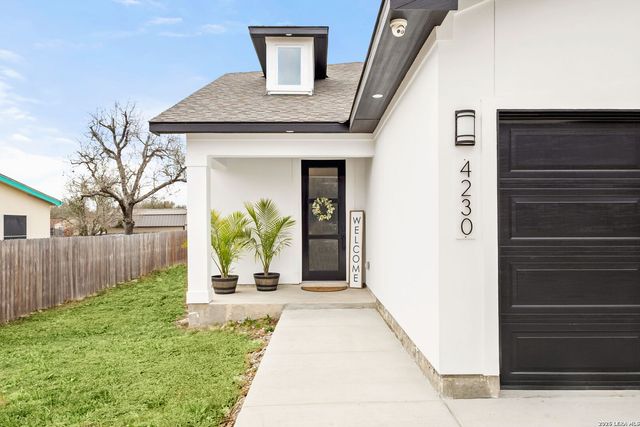 4230 WATERWOOD PASS DR, Elmendorf, TX 78112