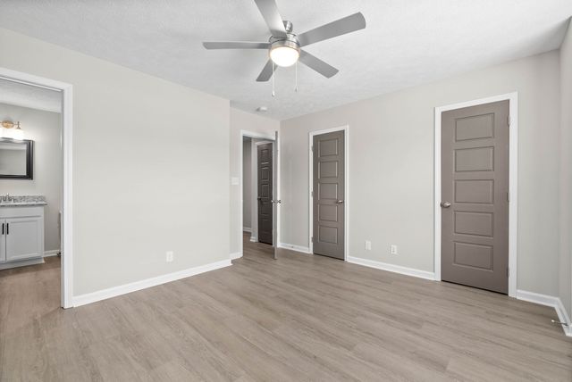 319 Longshadow Trl Unit A, Clarksville, TN 37043