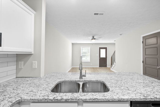 319 Longshadow Trl Unit A, Clarksville, TN 37043