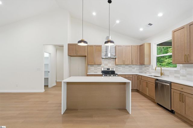 2835 Melvin Hill Road, Campobello, SC 29322